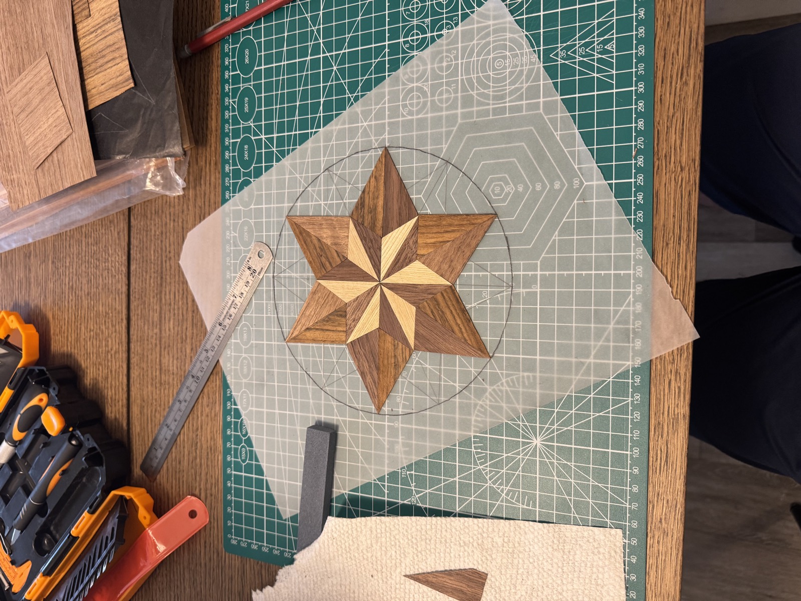 The center of the star assembled from alternating light and dark veneer points